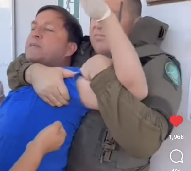 GRAVE situación la vivida por trabajadores de la salud del CESFAM Sergio Donoso -Achupallas #ViñadelMar. Carabineros atacó con técnica de inmovilización y riesgo de asfixia a funcionario, quedando la victima detenida. Esperamos que ministro Cordero y nuevo Ministerio de Seguridad
