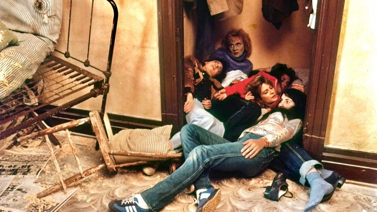 EugWSerra's tweet photo. On July 9, 1982, One Dark Night received a limited release. #MegTilly #EGDaily #MelissaNewman
#RobinEvans #LeslieSpeights
#DonaldHotton #AdamWest #TomMcLoughlin https://t.co/py0sFDpbrD