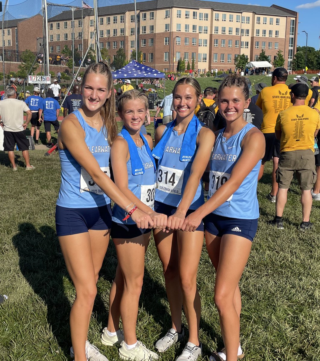chsindiantrack's tweet image. The girls’ break the school record in both relays today qualifying for finals. The 4x100 of Graysea Gardenhire, @nolandcallie @Madisonjwilliam  and @KenzyMcartor go 49.07 and the 4x400 of McArtor, Millie Allred, Kynlee Martin, and Williams go 4:02.78!