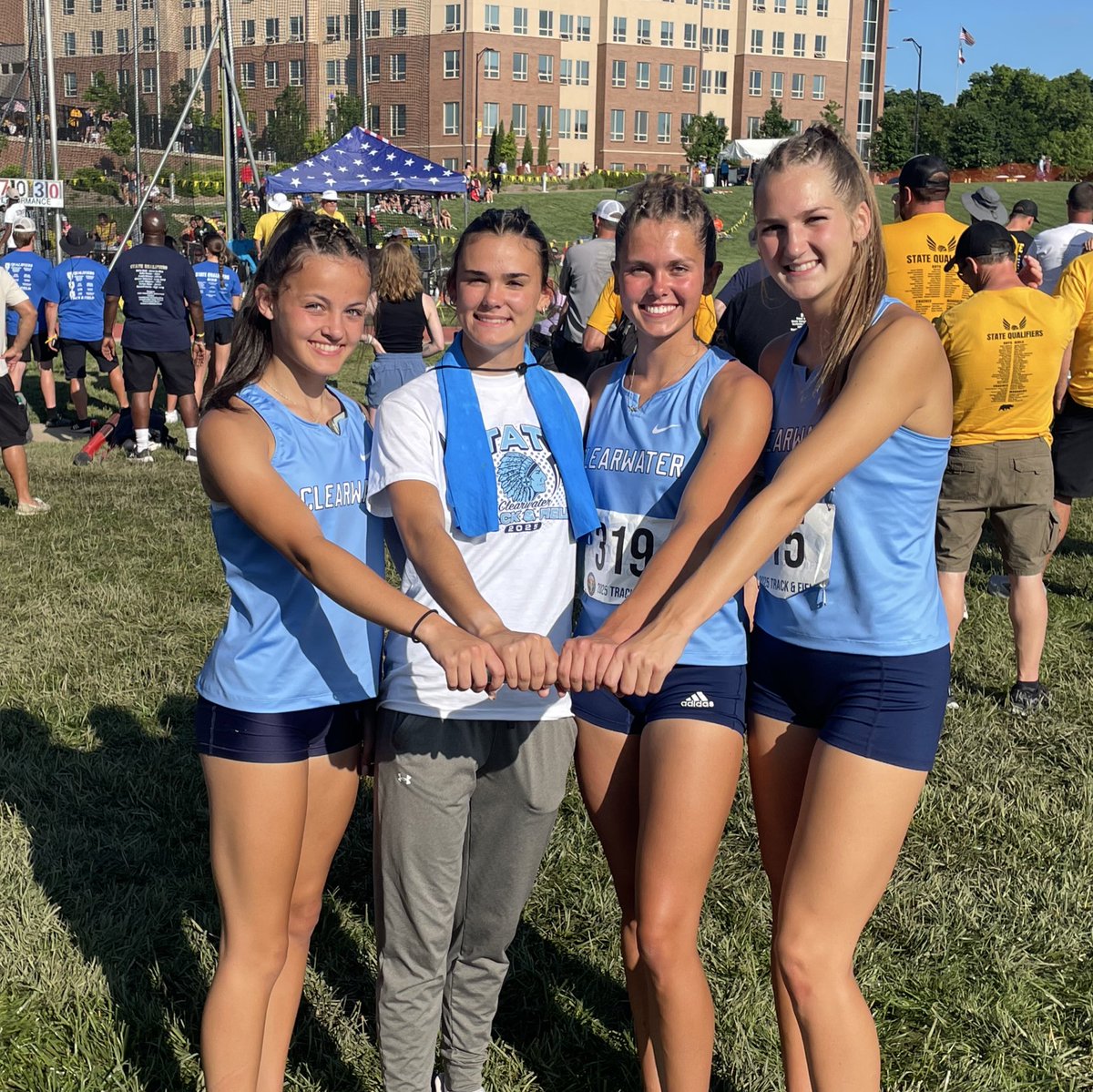 chsindiantrack's tweet image. The girls’ break the school record in both relays today qualifying for finals. The 4x100 of Graysea Gardenhire, @nolandcallie @Madisonjwilliam  and @KenzyMcartor go 49.07 and the 4x400 of McArtor, Millie Allred, Kynlee Martin, and Williams go 4:02.78!