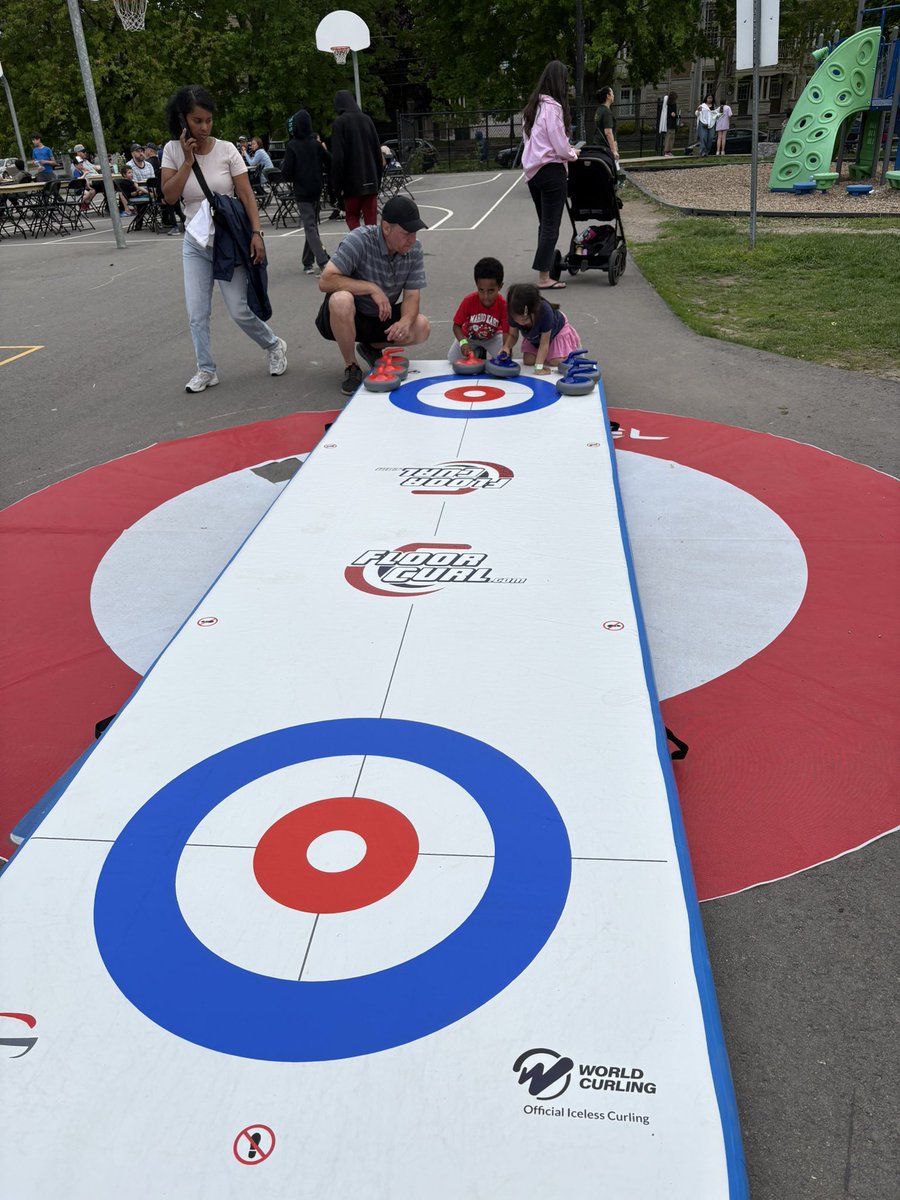 DixieCurling's tweet image. Views from the @ForestAvenuePS fun fair! Thanks for having us and @FloorCurl!