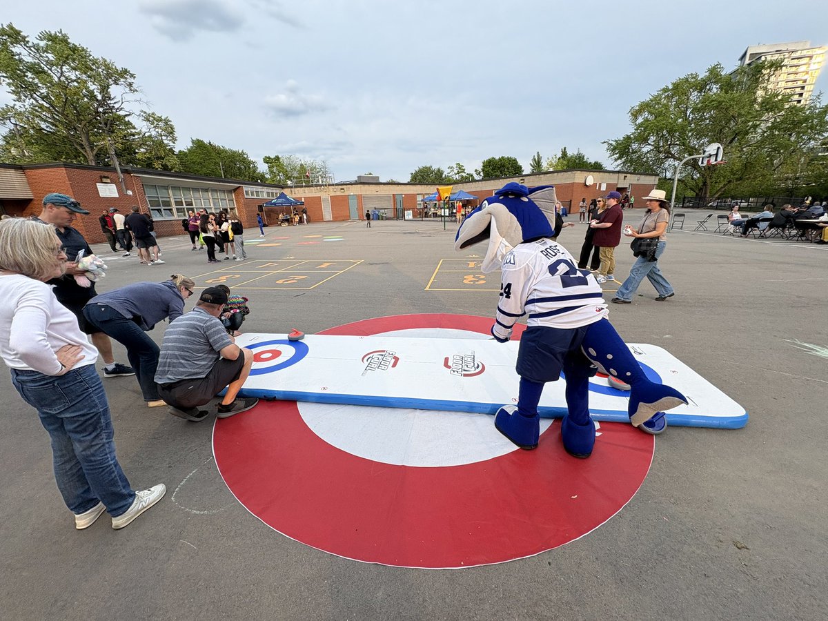 DixieCurling's tweet image. Views from the @ForestAvenuePS fun fair! Thanks for having us and @FloorCurl!