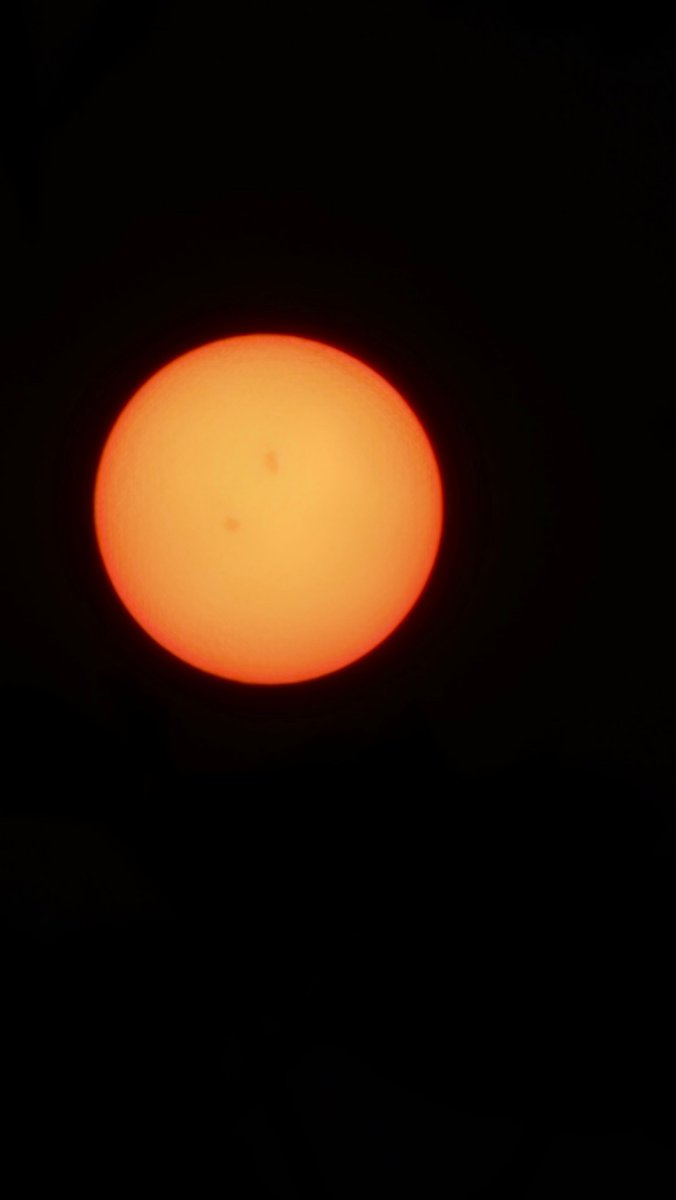 The smoke filled skies over Southern Manitoba worked as the perfect filter to capture sunspots on my phone this evening! <a href="/_SpaceWeather_/">SpaceWeatherLive</a> <a href="/TamithaSkov/">Dr. Tamitha Skov</a> <a href="/SamsungCanada/">Samsung Canada</a> <a href="/SamsungMobile/">Samsung Mobile</a>