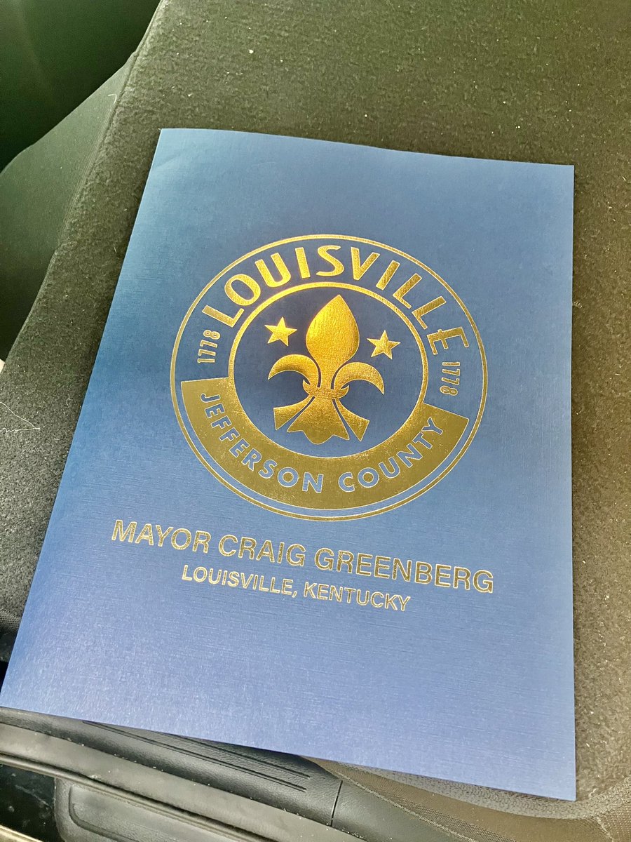weakley_l's tweet photo. According to Mayor Greenberg, today is officially Tonya Arnold Day! We celebrate her retirement from her role as principal. We’re better because of you! @ArubagalinKY https://t.co/d6hTOLHwtN