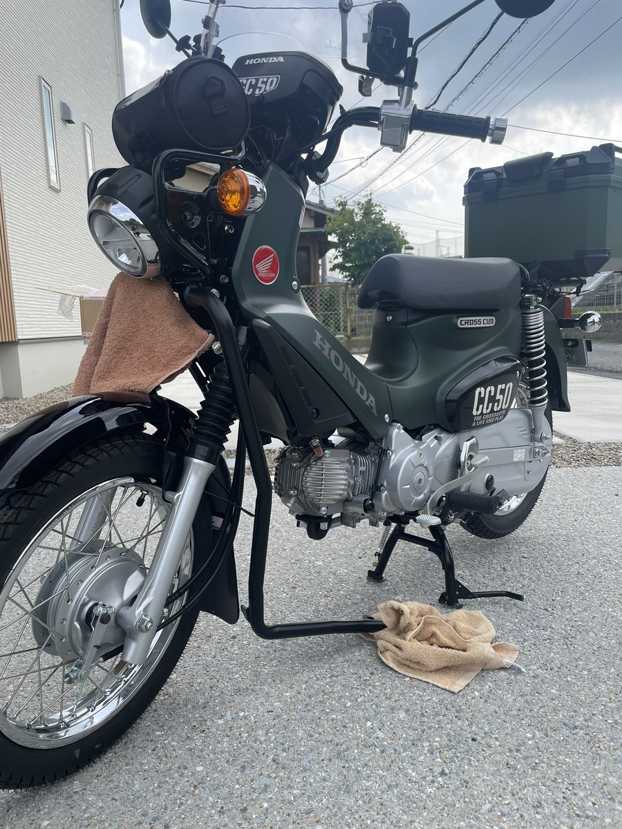 CublogGogo's tweet photo. クロスカブ50にエンジンカバー兼アンダーフレームを取り付けました。
説明書がなく、特定の順番じゃないと絶対取り付けれない構造になっててかなり苦戦しました😭
#クロスカブ50 #クロスカブ #CC50 https://t.co/XsoKOQ8eDL