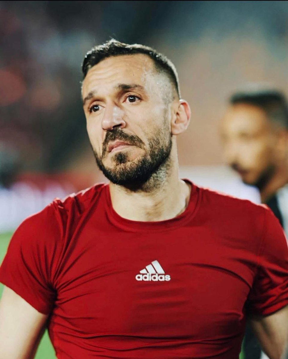 "أقول لجمهور الأهلي، آن الأوان أن يغادر جسدي، لكنى أترك قلبي وظلي في التتش، وأمنح دعائي لكل من يرتدي القميص من بعدي، أن يحمله كما حلمنا دائماً.. نحو القمة"

علي معلول 31 مايو 2025 💔
#علي_معلول #الاهلي