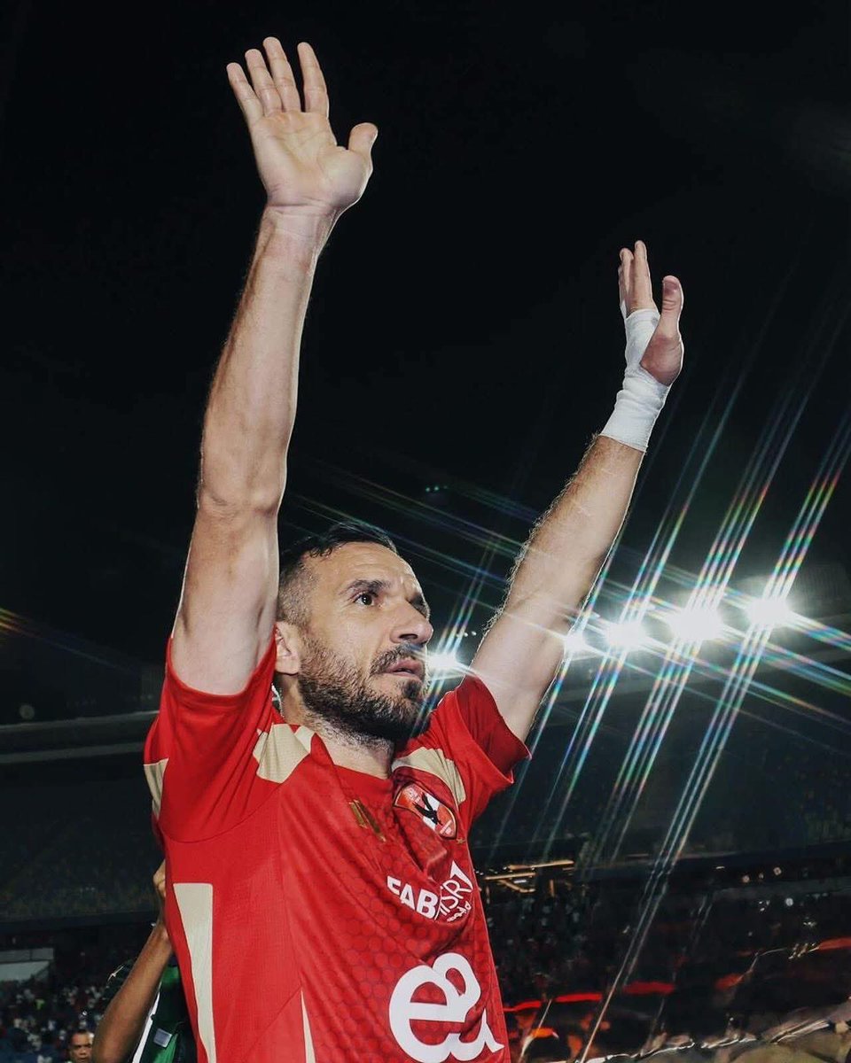 محبتش لاعب في تاريخ الاهلي بعد ابو تريكة قد علي معلول 

انتهت الحكاية ..اللاعب اللي اتسمى جيل تاريخي زي ده بإسمه "جيل علي معلول" 

سلام يا اسطورتنا الخالدة
#علي_معلول_دايما_فالقلوب #علي_معلول #الاهلي