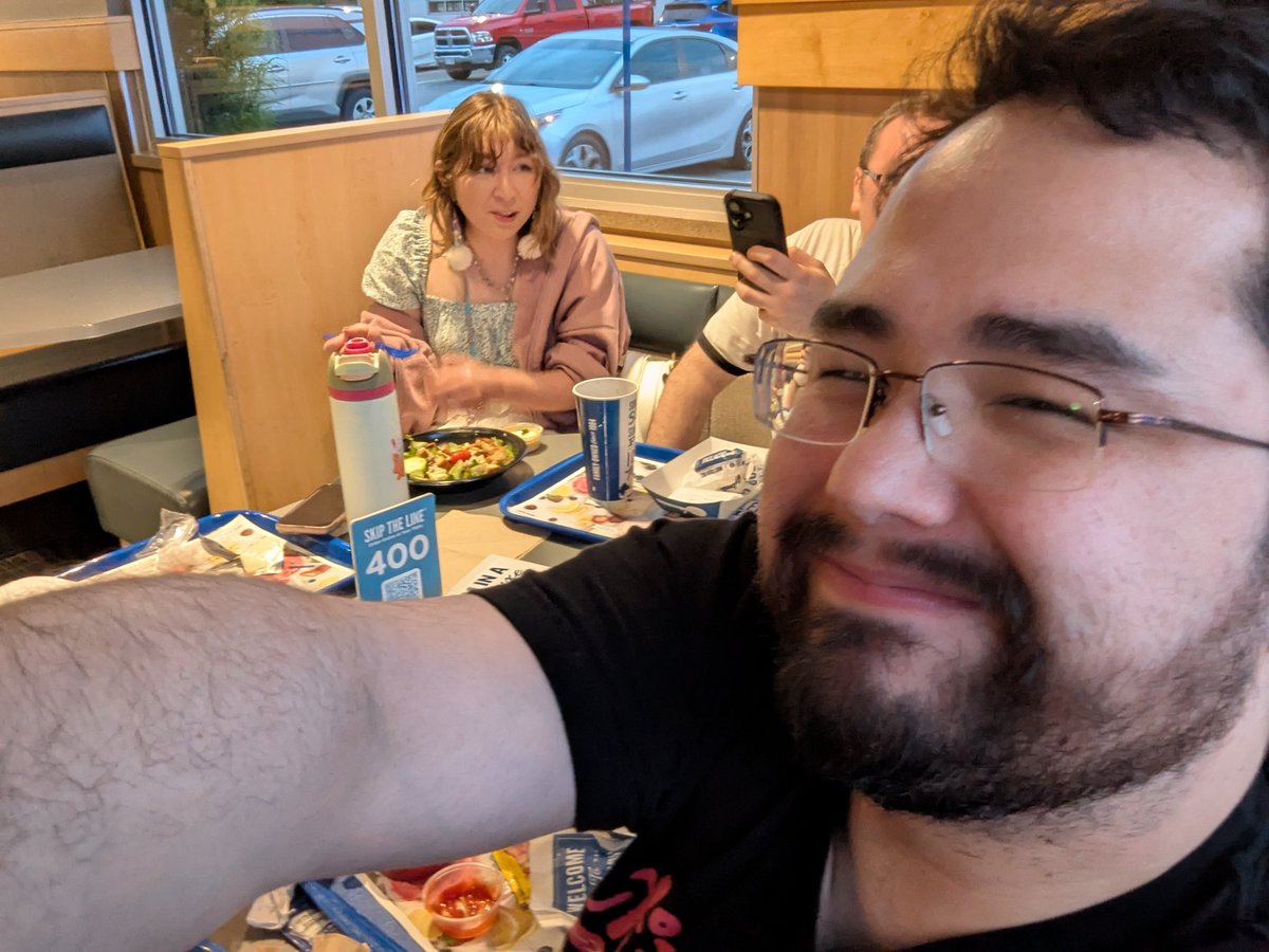 SpacoTheTaco's tweet photo. Delicious Burger Friday at the Colossal Con https://t.co/fRGHPXvBjC
