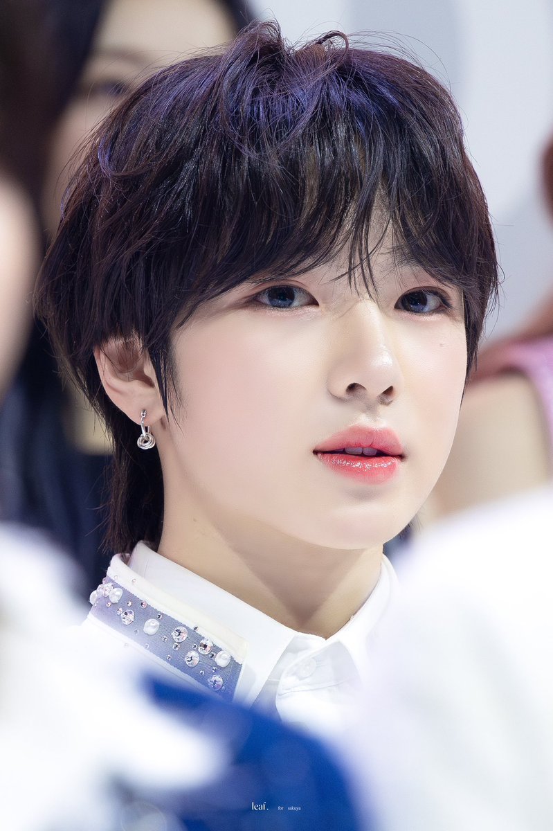 남자와 소년의 경계에 있는 얼굴 진심 개좋네