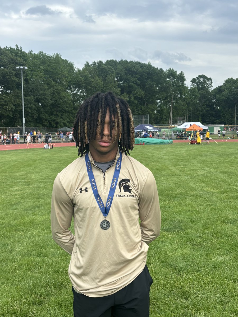 Congratulations to Kareem Brown for placing 2nd at the NJSIAA Group 3 State Meet in the 400 Hurdles with a new personal best time of 53.87!!! We are so proud of you Reem.
