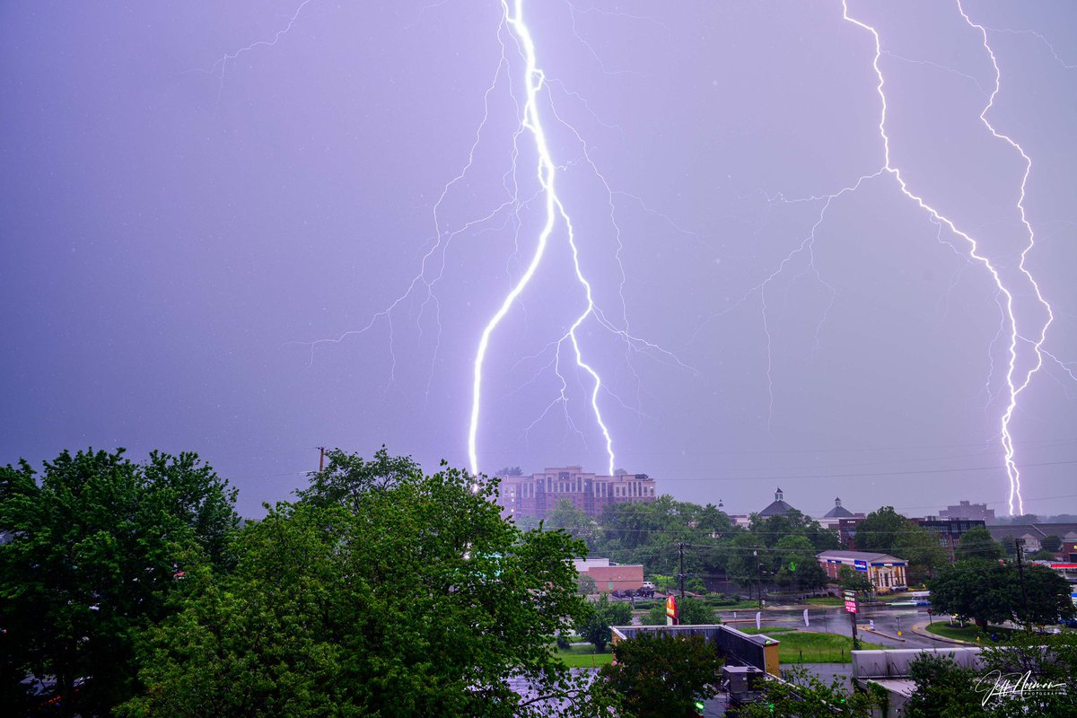 dcsplicer's tweet image. A single 1/2 second exposure from this evening’s storm over Parole MD. #MDwx