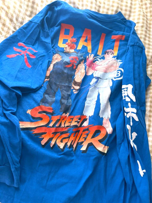 大昔に買ったこちら、カプコン展に来ていくことくらいしか日の目を見なそう… 街を歩いている時に風林火山…って言われてから着てない しわしわでごめんね