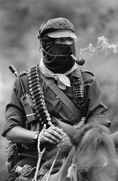 PHOTO | “No venimos a morir, venimos a vivir. Pero una vida digna, y si es necesario, estamos listos para morir por ella.”

-Subcomandante Marcos