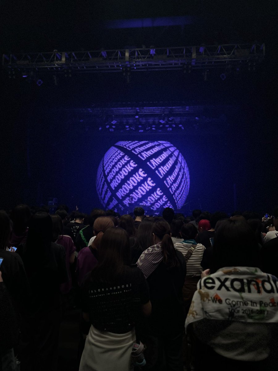 mizusimaTom's tweet photo. Alexandrosめっちゃ楽しかったー！！！予習してきたやつ何曲かやってくれて嬉しかった〜〜遠くから大人見してたけど洋平さんバカかっこよかった、、、セトリわかんなかったので知ってる人いたら検索からでも是非教えてください、、、
#PROVOKEJAPANTOUR #Alexandros https://t.co/TuquG1yP16