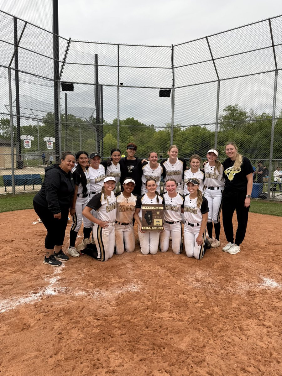 GNHS Softball (@gnhssball) on Twitter photo 🚨🚨 Regional Champs! <a href="/rileyob2009/">rileyob15</a> pitched a shutout, with 11 K’s, 1 hit, 0 BBs in 5 innings! She also had a triple w/ 2 RBIs
<a href="/brenadalton2028/">Brena Dalton</a> went 3-3 with 3 RBIs
<a href="/Janepritch2026/">Jane Pritchard 2026</a> went 2-2 with 3 RBIs 🚨🚨 Regional Champs! <a href="/rileyob2009/">rileyob15</a> pitched a shutout, with 11 K’s, 1 hit, 0 BBs in 5 innings! She also had a triple w/ 2 RBIs
<a href="/brenadalton2028/">Brena Dalton</a> went 3-3 with 3 RBIs
<a href="/Janepritch2026/">Jane Pritchard 2026</a> went 2-2 with 3 RBIs
