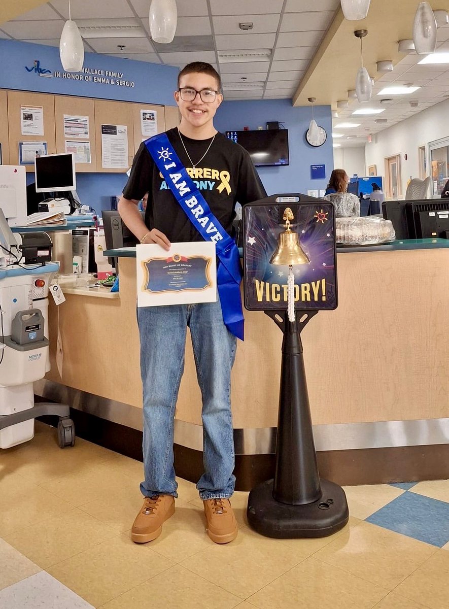 Magoffin_Lobos's tweet photo. 🎉 We are overjoyed!! Our 8th grader, Jorge Torres, rang the Victory Bell today and is officially CANCER-FREE! 💪💛Jorge’s strength and courage have inspired us & today we celebrate this amazing milestone with him and his family. #LoboStrong #VictoryBell #CancerFree #iamepisd https://t.co/L9e2YZt4FD