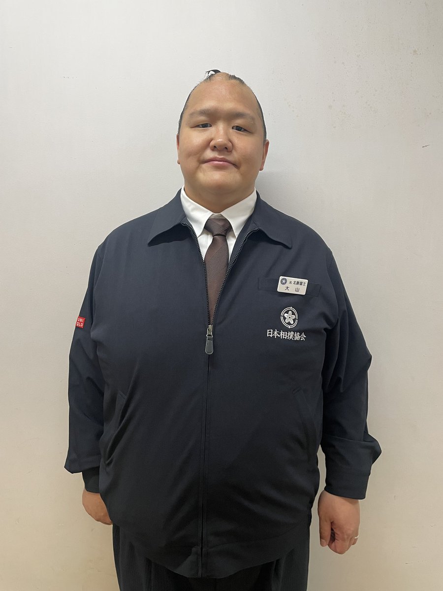 sumokyokai's tweet photo. ＜琴恵光引退尾車襲名披露大相撲＞
引退後、親方として初業務です。
元北勝富士の大山親方。

#sumo #相撲 https://t.co/7TSwnsfSZQ
