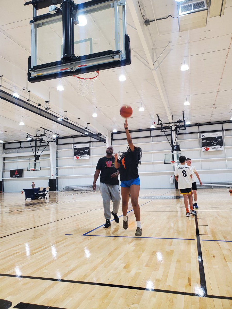 AMD2426's tweet photo. GETTIN BUCKETS AT THE NEW FACILITY 🏀🏀 CONGRATULATIONS🥳🎊 @Chapman_GBB @joechap32 #ITSAMAZING https://t.co/T4U7CzmaqW