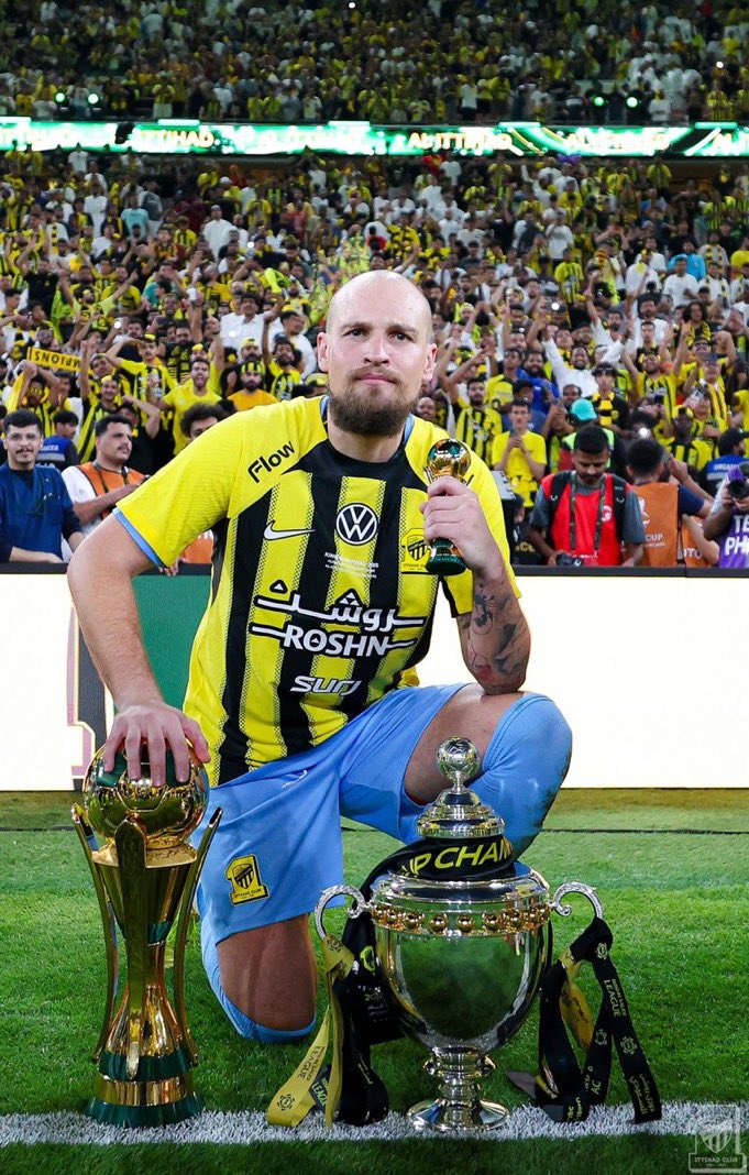 FH_MHY's tweet photo. أخبروه الاطباء أنه غير جاهز لمباراة النصر؟
أصر على المشاركة من أجل #الاتحاد ..
أخبروه الاطباء أنه غير جاهز لمباراة الفيحاء؟
أصر على المشاركة من أجل #الاتحاد ..
أخبروه الاطباء أنه غير جاهز لمباراة الرائد؟
أصر على المشاركة من أجل #الاتحاد وخرج مصابًا ..
أخبروه الاطباء أنه غير جاهز لمباراة القادسية؟
أصر على المشاركة من أجل #الاتحاد ومن أجل تحقيق اللقب ..

كل المجلدات والمعلقات لا تكفي لوصف هذه التضحية التي لا تأتي الا من لاعب يحب الاتحاد كما ولو أنه ابن المدرج العظيم 💛🖤

شكرًا من القلب رايكوفيتش، شكرًا ولو ان شكرًا لا تكفي ولا تصف الحال بأكلمه ..