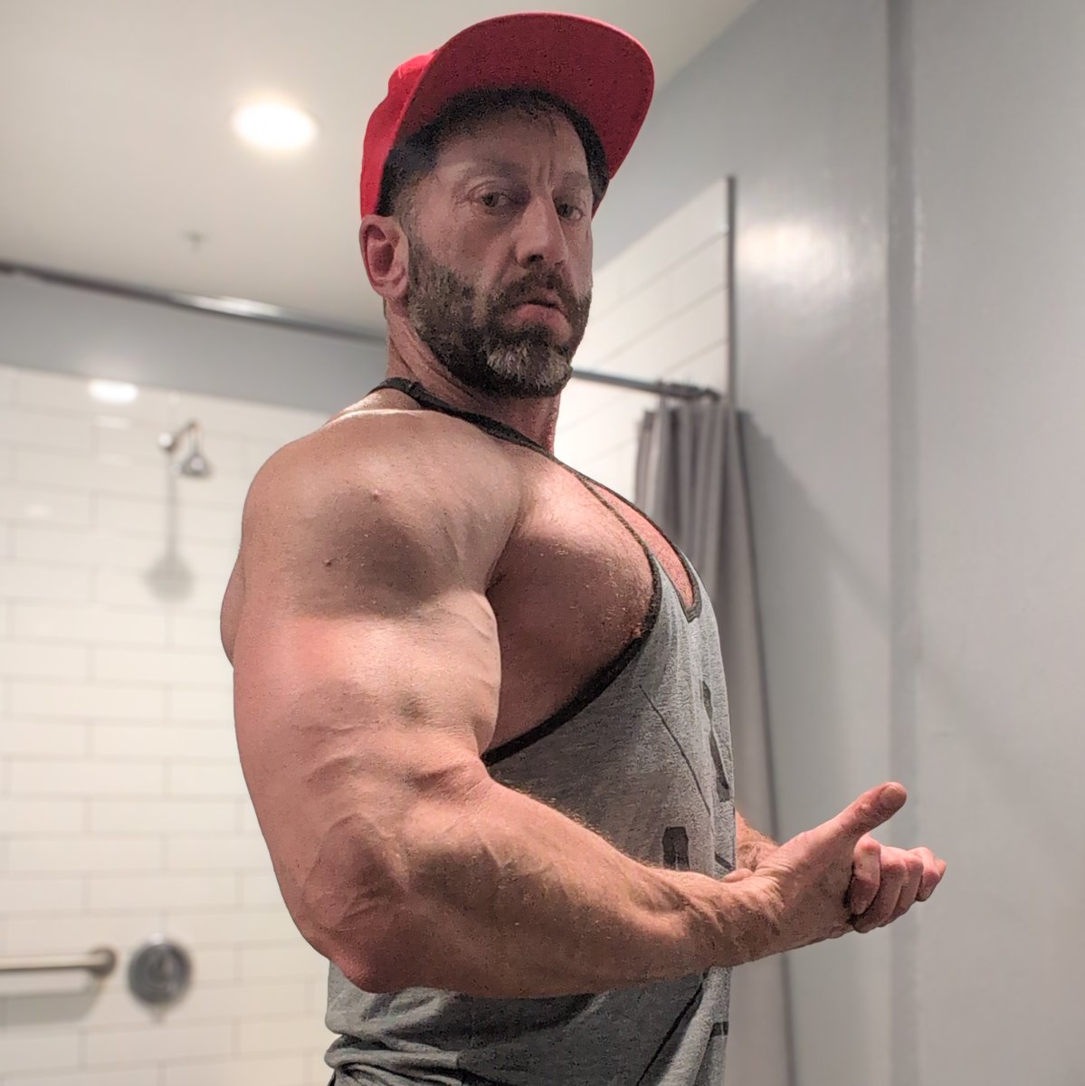 Does this tank make my tits look big?

#muscle #bodybuilder #muscleworship #gaymuscle #musclefetish