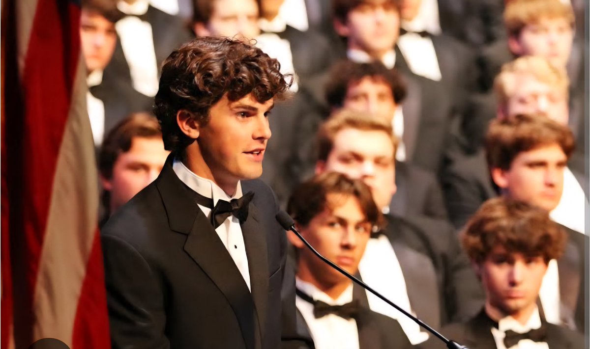 JesuitTigers_FB's tweet photo. Carter French '22 was a 2021 Jesuit football State Champion starting WR, 2022 Jesuit baseball State Champion starting CF, and Class of 2022 Salutatorian.

That's a heck of a senior year.

Now he's a pre-med major and starting OF for the North Carolina @DiamondHeels.

#AMDG https://t.co/IesRNHBCAj