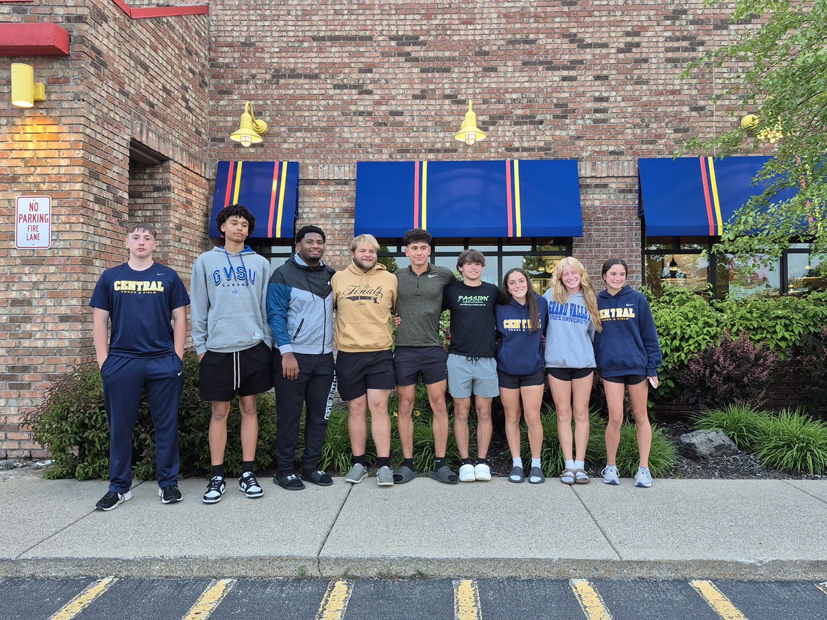 Embracing the #FieldofDreams when you only qualify field athletes for the <a href="/MHSAA/">MHSAA</a> State Finals. 🤷‍♂️💪🏽