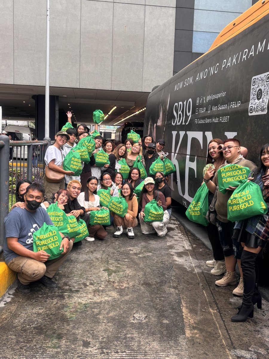 tickleforsb19's tweet photo. From SaWBus19 KEN, thank you, Ninang @Puregold_PH! Nasa’yo ang Panalo! ☺️💚

SB19 WORLDTOUR PHARENA D1
@SB19Official #SB19
#SaWWorldTourPH https://t.co/0x9kEsUgTA