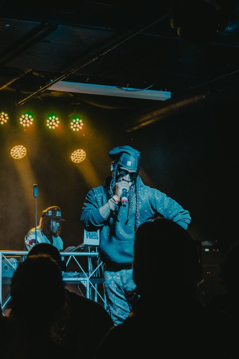 HarryTakesPics tweet media