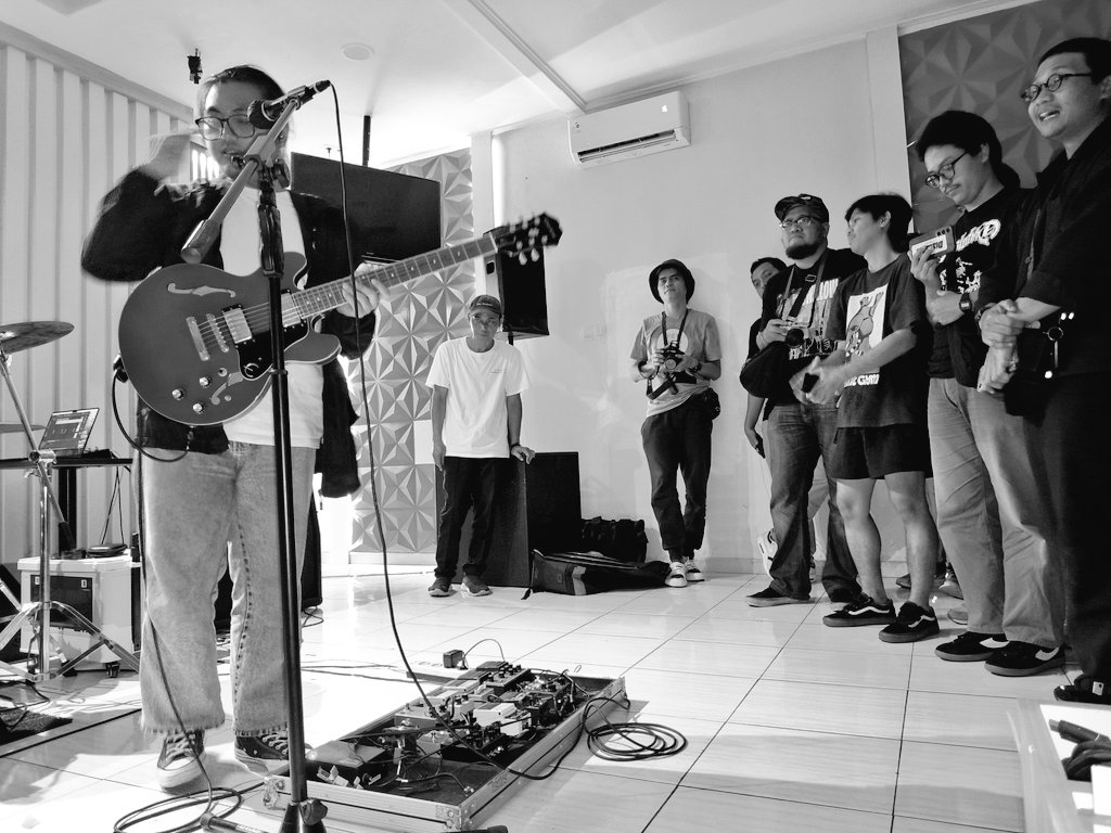 DedeATR's tweet photo. Bertiga doang mereka sekarang.. 📸

SECRET MEADOW 
@ Studio Pangpol 51,
Jakarta Selatan
(30/5/2025) 

#StagePhotography #FotografiPanggung #Photography #Fotografi #SecretMeadow https://t.co/uj0hkuyTQk