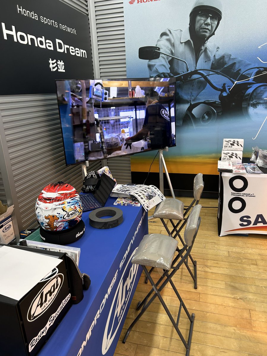 おはようございます。
あいにくの天気ですが、ここホンダドリーム杉並店様にてイベント開催中です。
ヘルメットのサイズ選びにお困りの方、ご相談受付させて頂きますので、お気軽にお越しください。