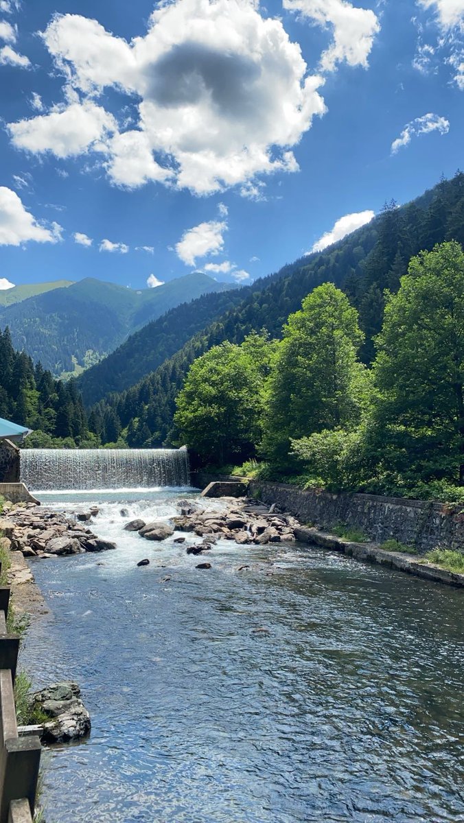 #كلمتين_وبس :

لا تبنى العلاقات بالانتظار بادر بالعطاء غالب الناس ينتظرون من يفتح معهم الحديث (تواصل وعطاء )….