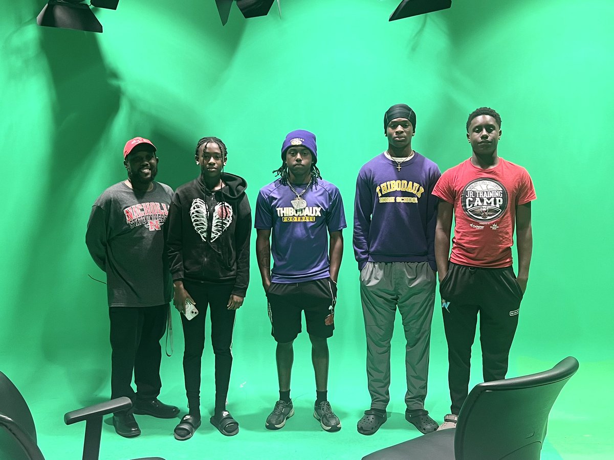 Chris Singleton (@courierchris) on Twitter photo These ballers are ready for the cameras! They are working to get better on and off the game field/gym. Can’t wait to see them in action this summer and fall. Stay tuned🎥🏀🏈. <a href="/ImmiLou5/">Imerii Ingram PG 2029</a> <a href="/vondarius_brown/">Vondarius Brown</a> #mediatraining These ballers are ready for the cameras! They are working to get better on and off the game field/gym. Can’t wait to see them in action this summer and fall. Stay tuned🎥🏀🏈. <a href="/ImmiLou5/">Imerii Ingram PG 2029</a> <a href="/vondarius_brown/">Vondarius Brown</a> #mediatraining