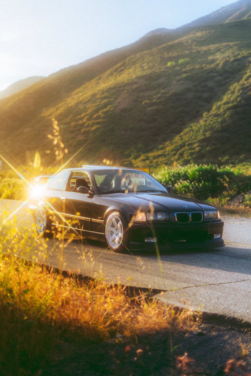iseihaa's tweet photo. Golden hour in the hills https://t.co/nUWfJ33Qxs