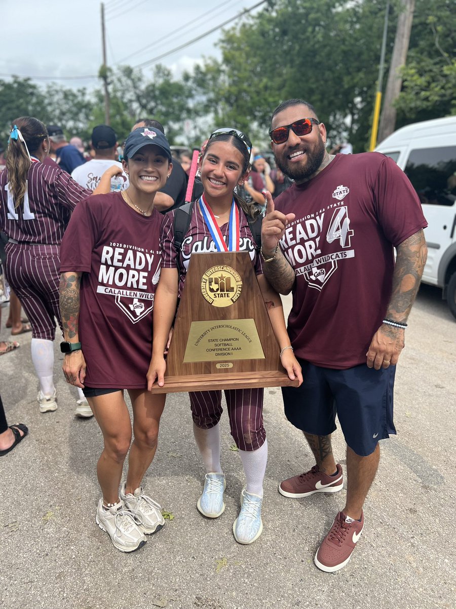 kris_leal2026's tweet photo. STATE CHAMPIONS 2025, had an amazing season with these girls! Couldn’t be more proud of everyone we all worked extremely hard to get here!#WeAreCalallen @IslandersSball @UTSASoftball @ETBU_Softball @OlluSoftball @RecruitCalallen @Calallen_SBall https://t.co/jZoyUCI50G