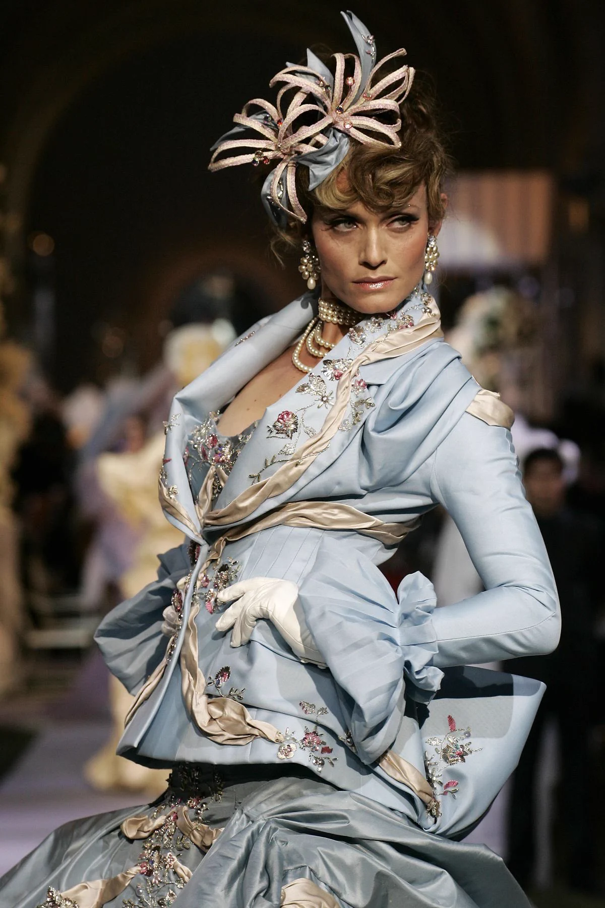 La Mode Unknown on X: 