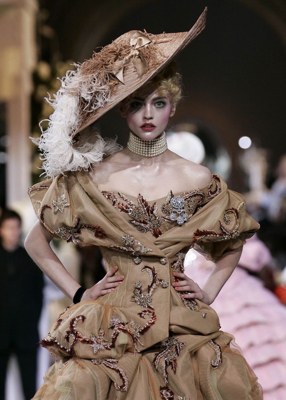 La Mode Unknown on X: 