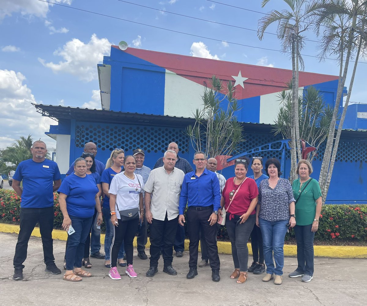 SuchelJovel's tweet photo. Provechoso encuentro de intercambio con trabajadores y directivos sobre el trabajo realizado y los proyectos futuros para lograr la sostenibilidad de #Suchel Jovel durante la Visita gubernamental encabezada por los Ministros del #MTSS y el #MINDUS.
#PorCubaJuntosCreamos🇨🇺 https://t.co/vkUIarOApf