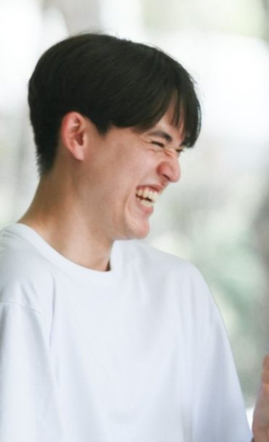 your smile hasn't changed , still brightening up the world .

#GawinCaskey