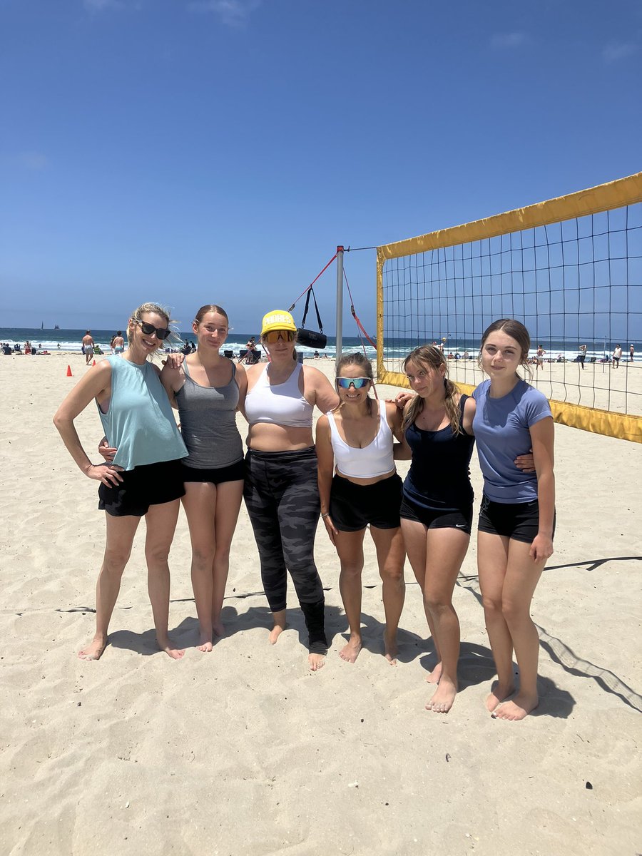 sdbvl's tweet photo. Saturday beach volleyball class. https://t.co/wFbASFWuc5 https://t.co/y8wtFKx8IG