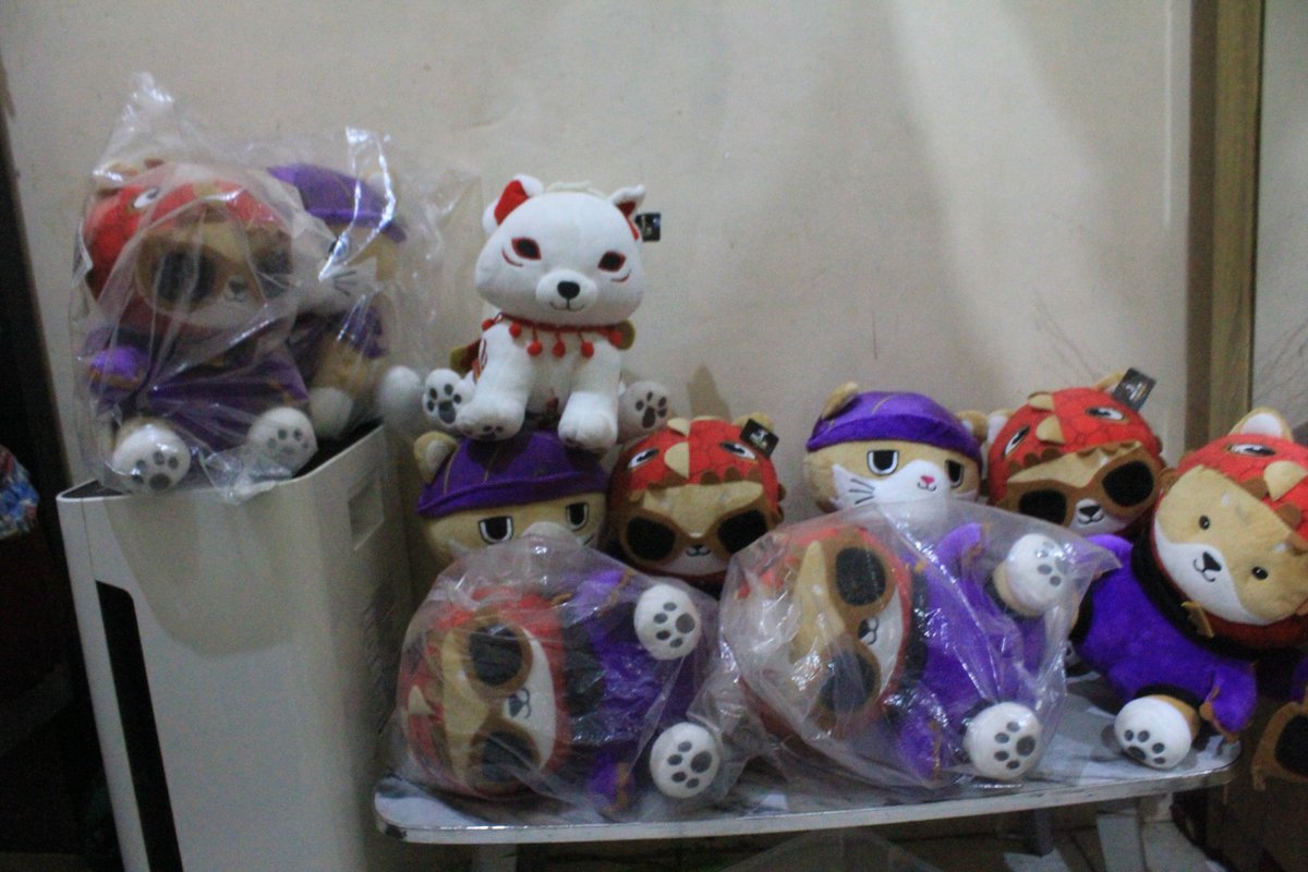 ada yang mau beli boneka kaya gini ga si? daripada numpuk😩