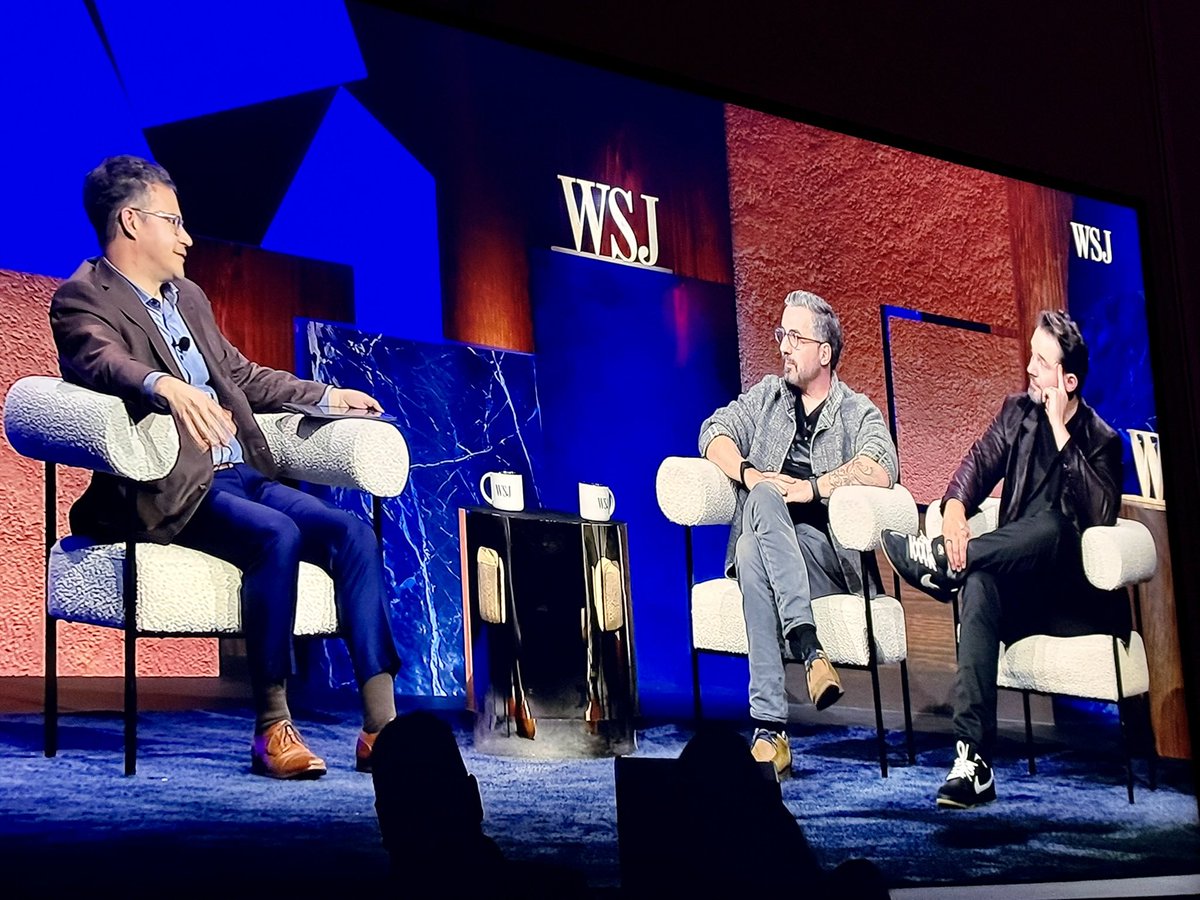 kevinrose's tweet image. Great time on the @WSJ stage with the legend @alexisohanian, discussing the future of social / @digg 🙏