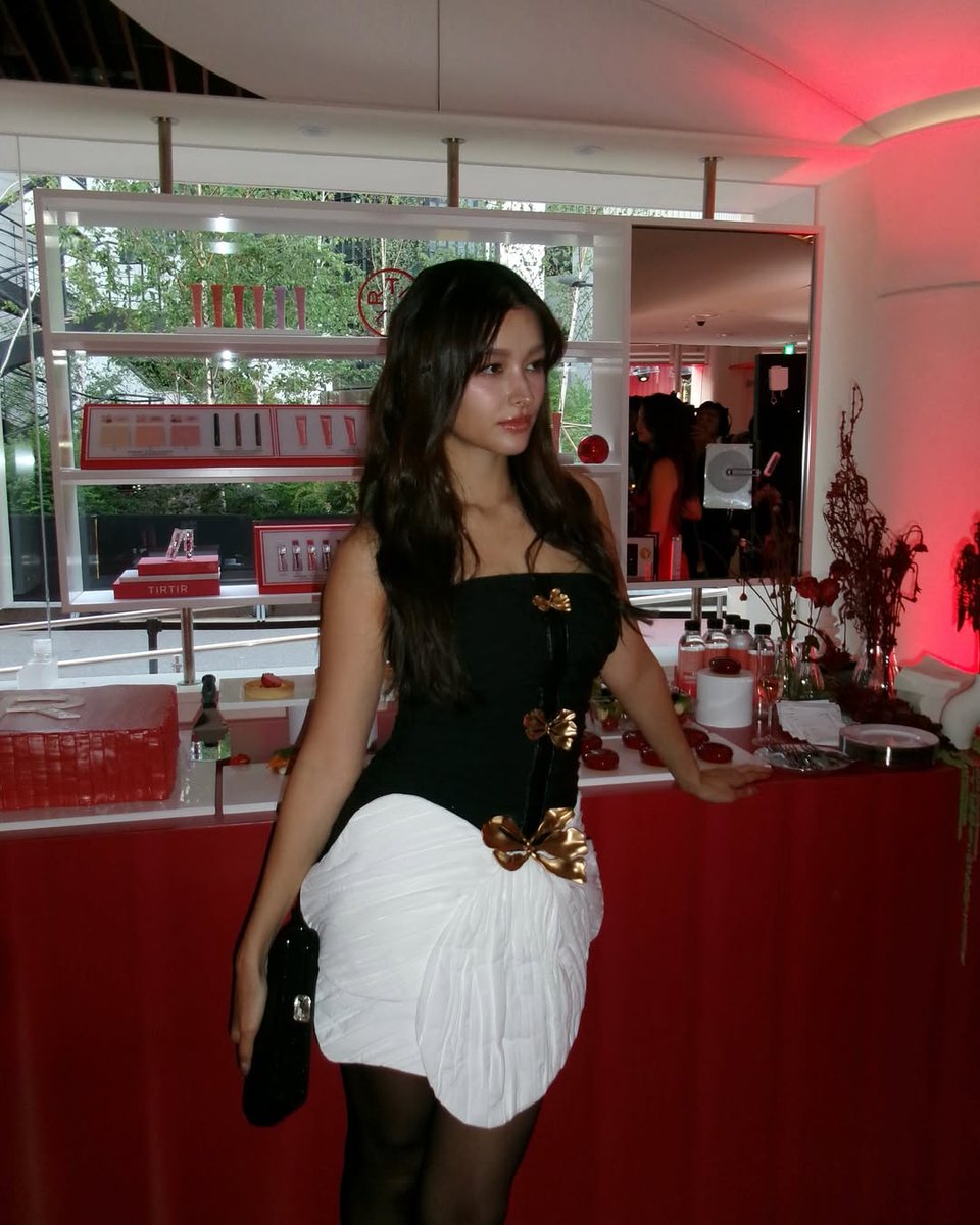 #LizaSoberano just made a serious fashion statement in Seoul, and she did it in a romantic black-and-white mini dress by Vietnamese designer Chau Pham. Get her full look and see where to shop the exact piece: tinyurl.com/3c3b4wce

📸 <a href="/lizasoberano/">Liza Soberano</a>