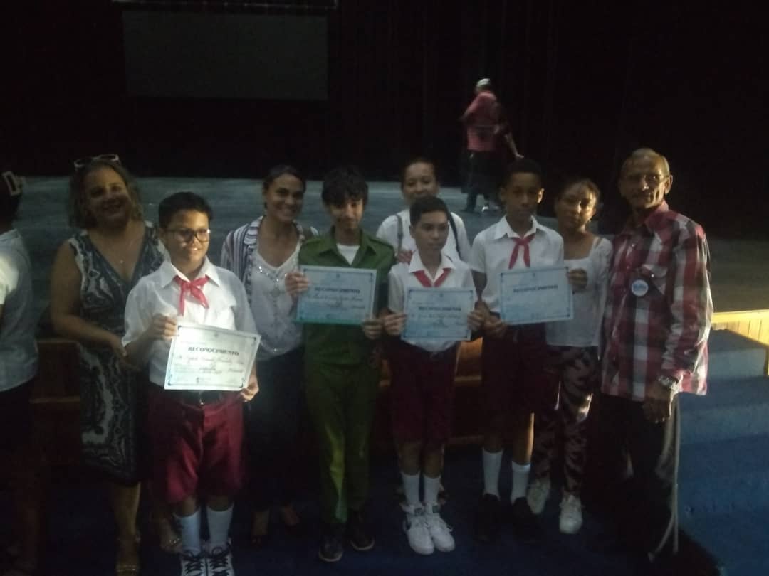 Marelis Franco (@marelisfra89418) on Twitter photo Se desarrolla en #Bayamo reconocimientos a educandos de la #EducaciónPrimariaGranma por los resultados alcanzados en concursos y Olimpiadas en los diferentes niveles, muchas felidades para todos #CubaMined <a href="/YudelkisOrtizB/">Yudelkis Ortiz Barceló</a> <a href="/YanetsyTerry/">Yanetsy Terry Gutiérrez</a> <a href="/ortiz_uriarte/">Manuel Abelardo Ortiz Uriarte</a> <a href="/BorgesOlivero/">Carlos Borges Oliveros</a> Se desarrolla en #Bayamo reconocimientos a educandos de la #EducaciónPrimariaGranma por los resultados alcanzados en concursos y Olimpiadas en los diferentes niveles, muchas felidades para todos #CubaMined <a href="/YudelkisOrtizB/">Yudelkis Ortiz Barceló</a> <a href="/YanetsyTerry/">Yanetsy Terry Gutiérrez</a> <a href="/ortiz_uriarte/">Manuel Abelardo Ortiz Uriarte</a> <a href="/BorgesOlivero/">Carlos Borges Oliveros</a>