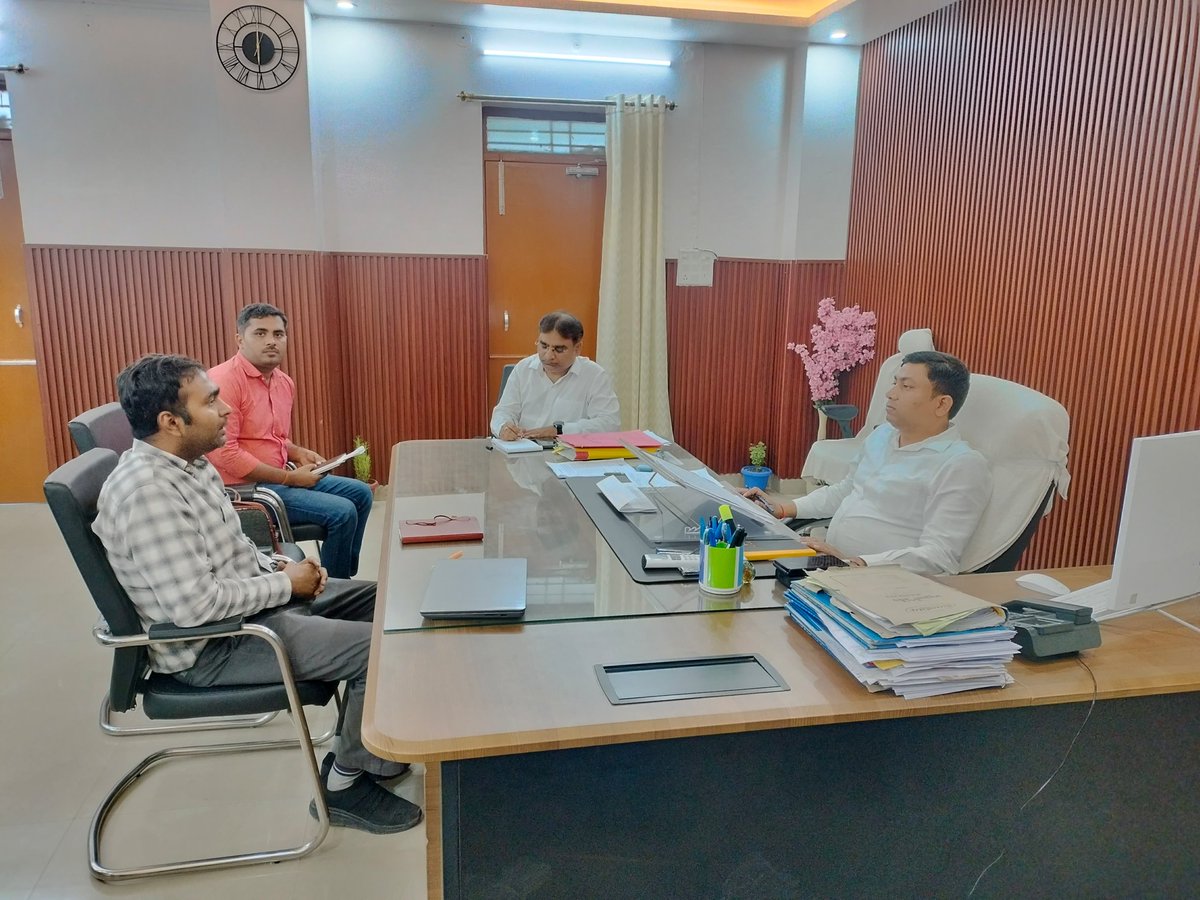 sdm_barh's tweet photo. अनुमंडल पदाधिकारी बाढ़ के द्वारा बुडको द्वारा बाजार कार्यान्वित विकास योजनाओं का समीक्षा बैठक किया गया। https://t.co/6oKhKQgU2W