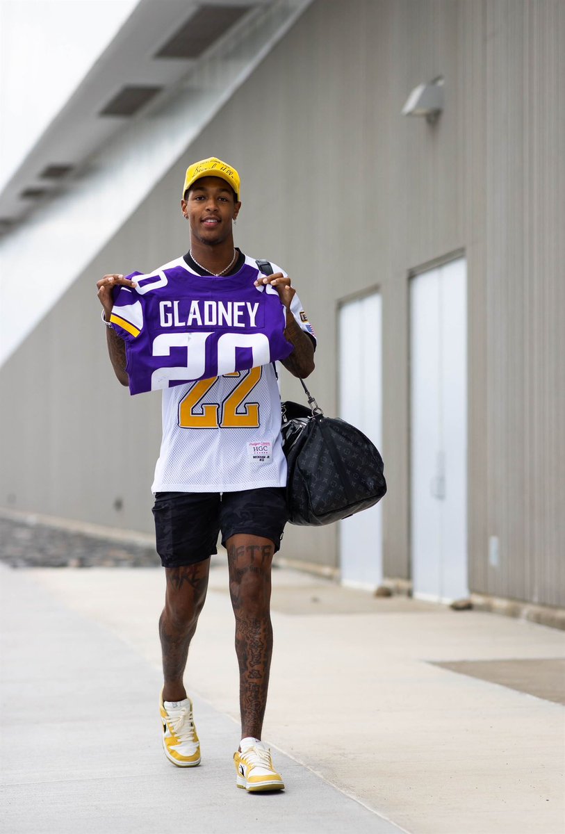 camdantzler3's tweet image. Today tuff, I miss you JG. Man I feel like this past year I let you down 🥺 but I’m in a better mental space and I have grown tremendously. I promise you it’s all coming together and I’m not letting my foot off the gas 💜 our story not over😈 to be continued…….. #longliveJG🫶🏽🌹