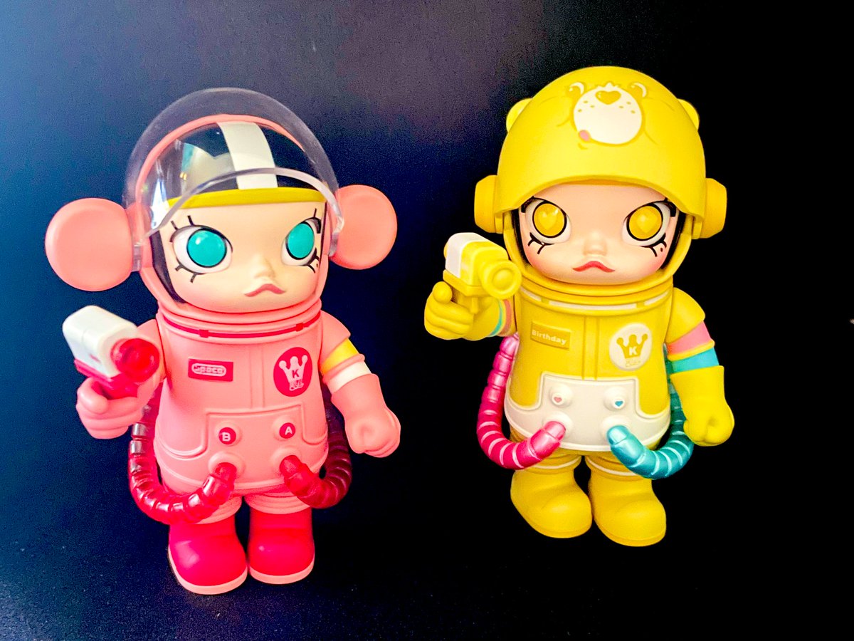 rayflo_pop's tweet image. スペースモリーちゃん初めてゲットしたんですけどこれすごいね😳手首まで動くのかぁ！人気な理由がよくわかった…これは集めたくなるw
100%でこれなら1000%なんてどんだけすごいんだろう？実物見てみたいなぁ…。地方勢はまじで買うしか見る機会がないからなぁ😢
 #POPMART大好き