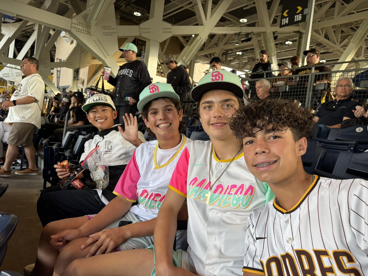 City Connect time! Celebrating a birthday at the <a href="/Padres/">San Diego Padres</a> game! 
Let’s go pads! 🟨⚾️🟫 #forthefaithful #Padres