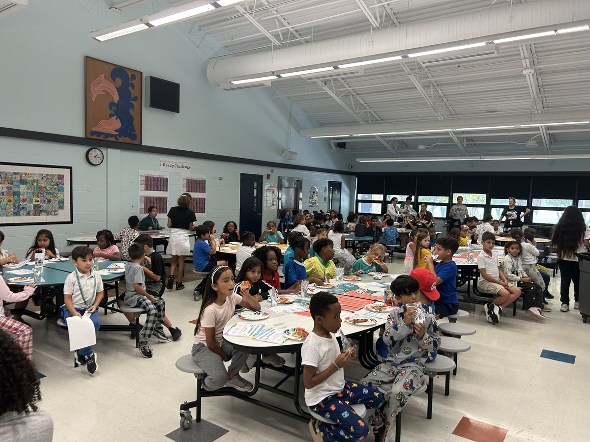 CoralSunsetAP's tweet image. Celebrating @sunset_coral students that mastered 100% fluency in #reflex and #frax with a pizza party! @GarvinShaw @a_maddox27 @InstSupSteiger @pbcsd #factfluency #mathmasters #celebratingstudentsuccess