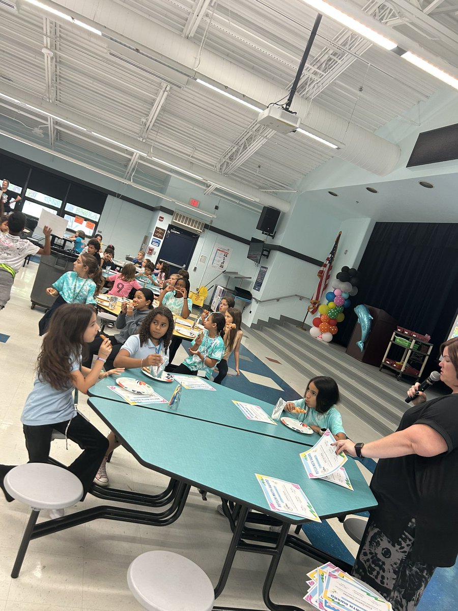 CoralSunsetAP's tweet image. Celebrating @sunset_coral students that mastered 100% fluency in #reflex and #frax with a pizza party! @GarvinShaw @a_maddox27 @InstSupSteiger @pbcsd #factfluency #mathmasters #celebratingstudentsuccess