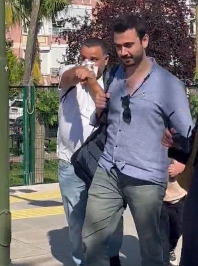 İnsanlığın yüz karaları. Umarım hayatınız boyunca bir parça huzur bulamazsınız.